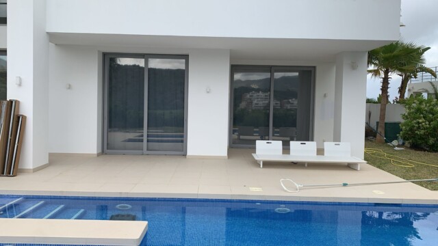 Malaga Costa del Sol 26 South facing villa in Benahavis, Costa del Sol with Titanium XTR window film